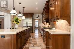 2096 LAKESHORE ROAD E | Oakville Ontario | Slide Image Fifteen