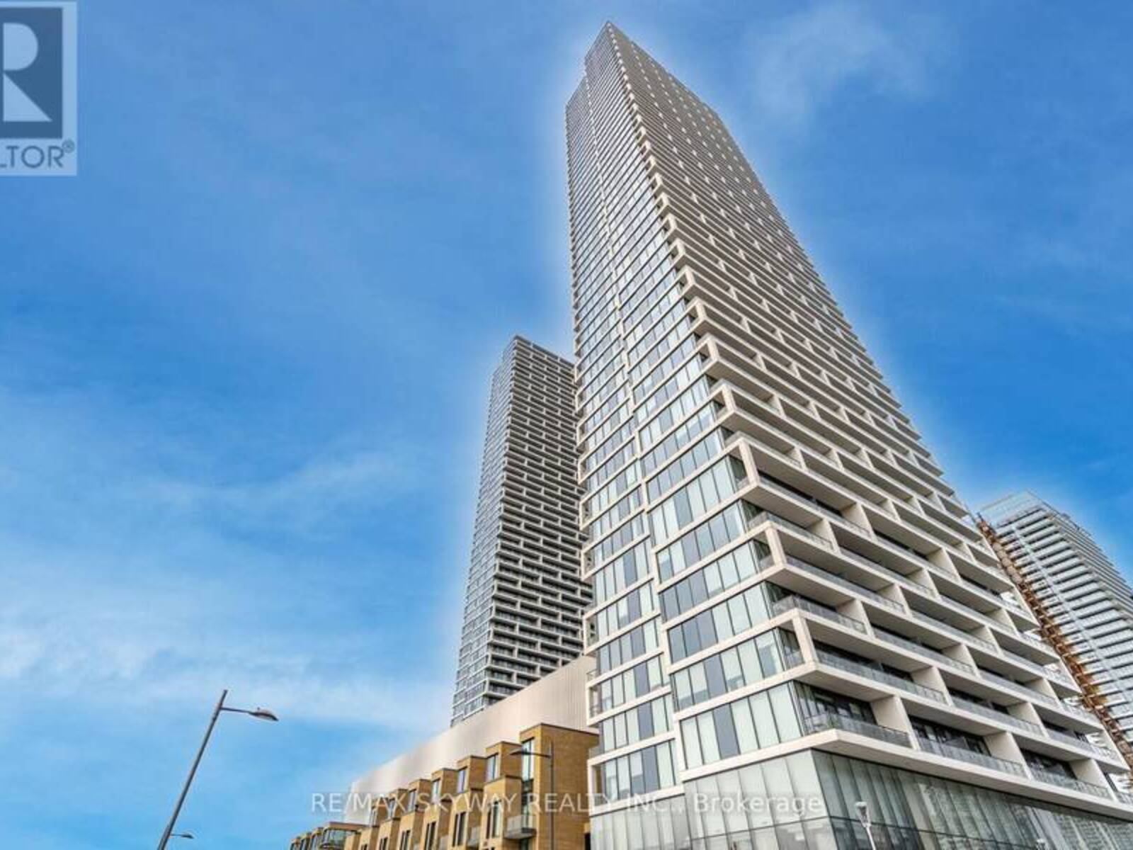 5702 - 5 BUTTERMILL AVENUE, Vaughan, Ontario L4K 0J5