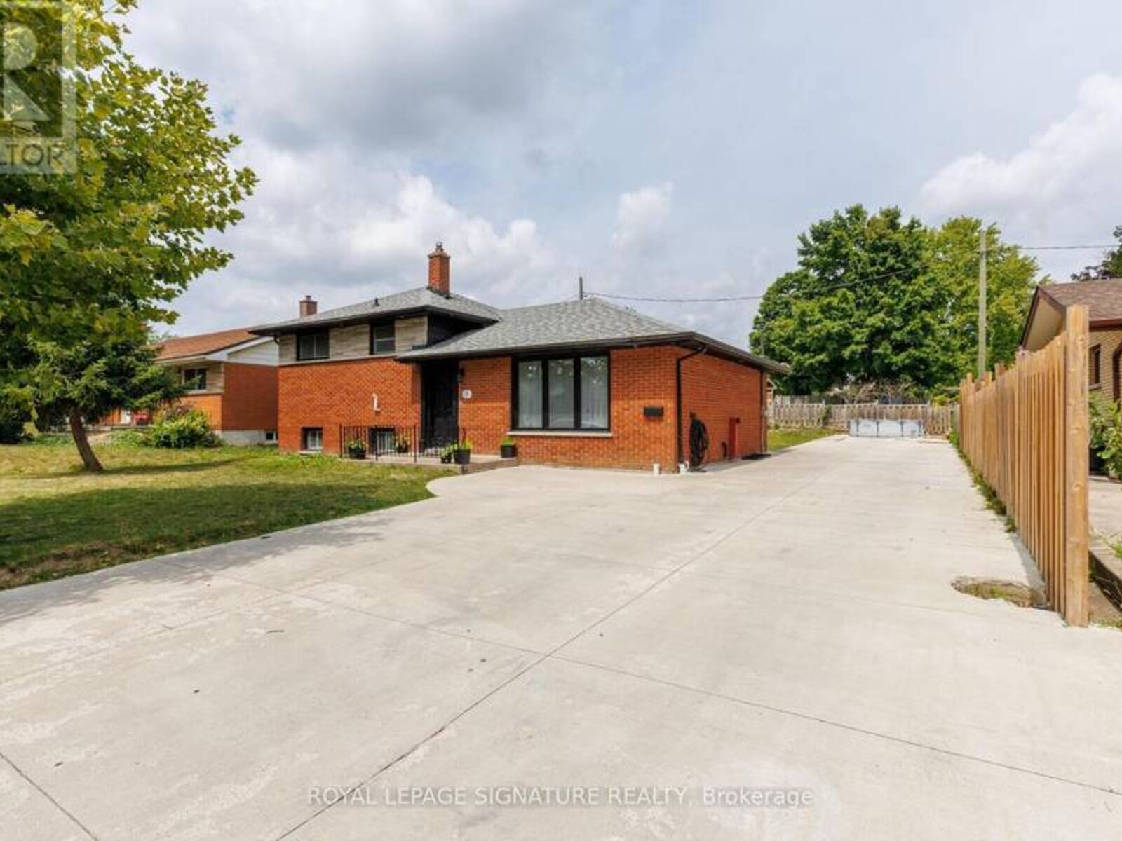 18 SILVERDALE CRESCENT, London, Ontario N5Z 4A4