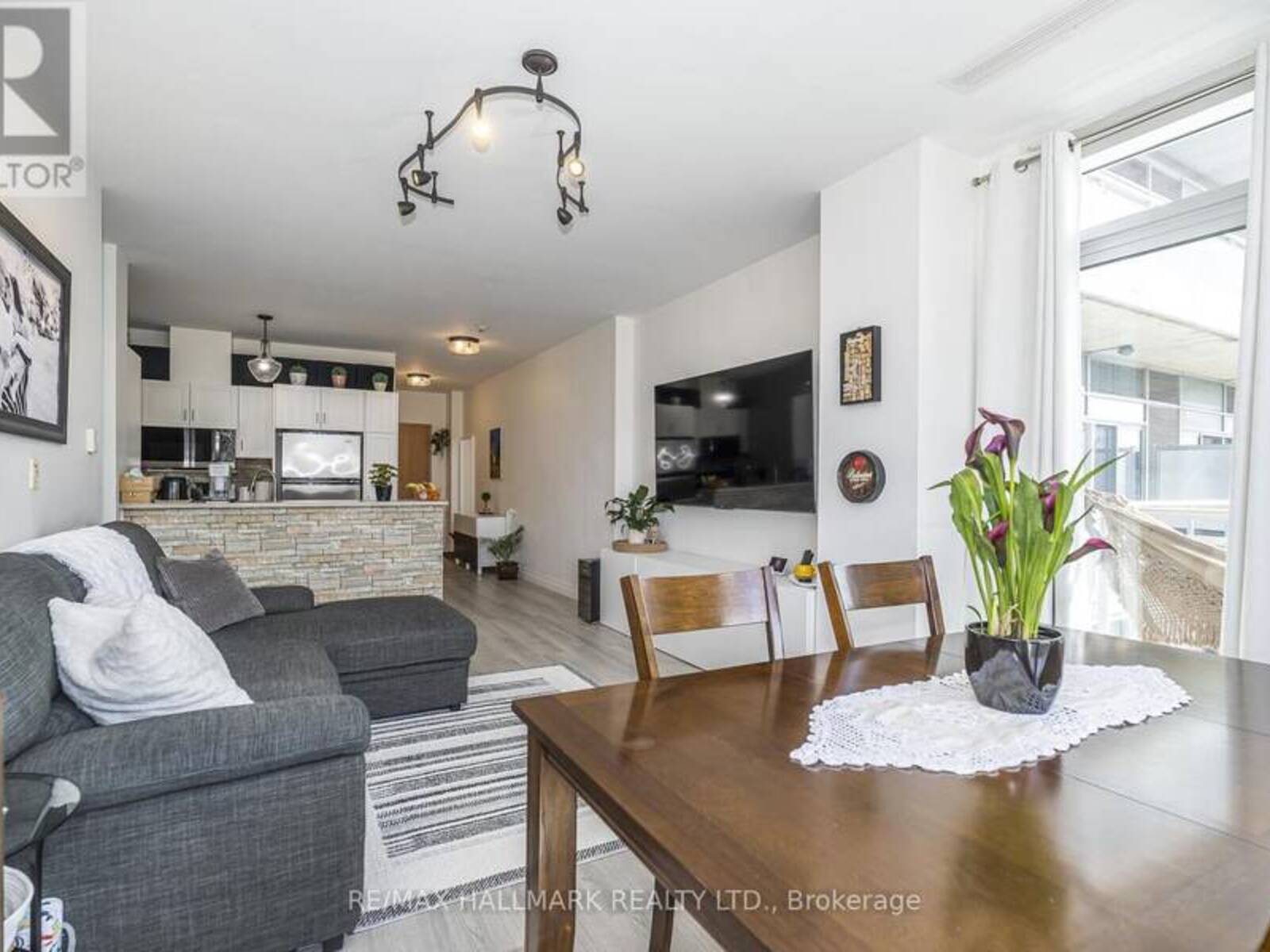 514 - 44 BOND STREET W, Oshawa, Ontario L1G 6R2