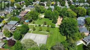 10 SHAVER COURT | Toronto Ontario | Slide Image Eight