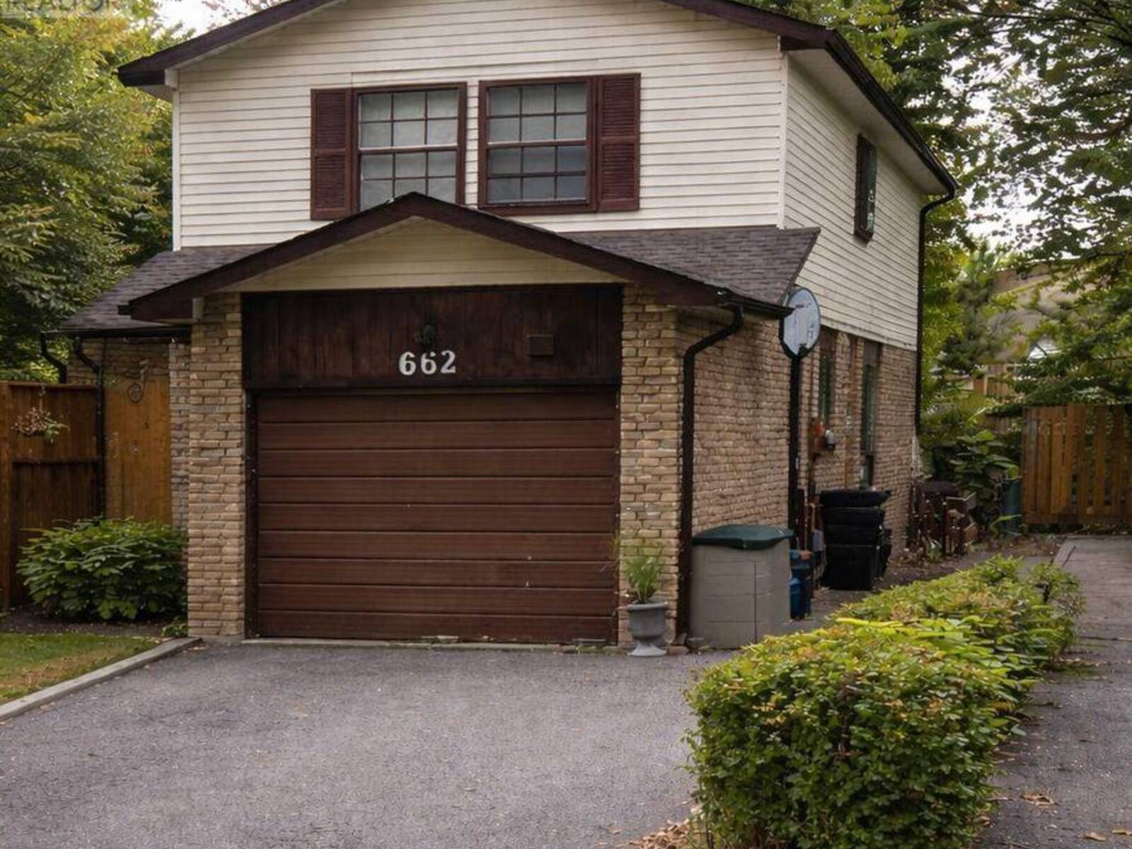 662 BALSAM CRESCENT, Oshawa, Ontario L1J 6A2