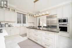 11 CHIPSTEAD ROAD | Toronto Ontario | Slide Image Twelve