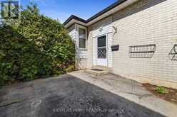 450 BRIGADOON DRIVE | Hamilton Ontario | Slide Image Three