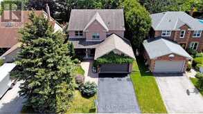 204 CROSSLAND GATE | Newmarket Ontario | Slide Image Two