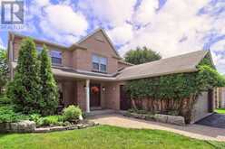 204 CROSSLAND GATE | Newmarket Ontario | Slide Image Four