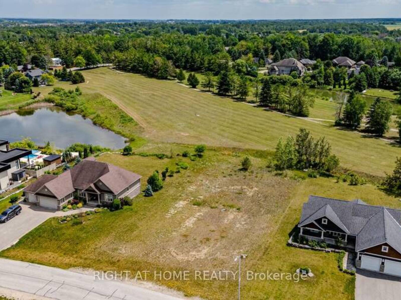 8 DEANNA DRIVE, Wasaga Beach, Ontario L9Z 1J5