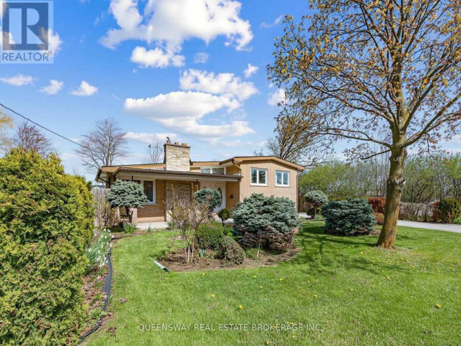 517 PINEGROVE ROAD, Oakville, Ontario L6K 2C2
