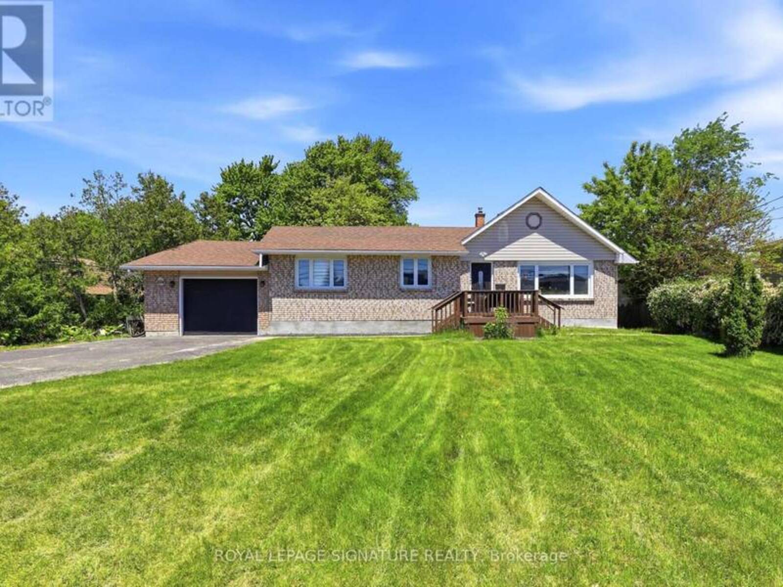 1114 LAKESHORE ROAD, Sarnia, Ontario N7V 2V8