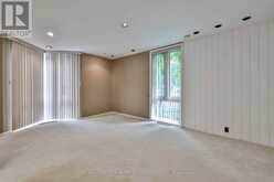 14 PARK LANE CIRCLE | Toronto Ontario | Slide Image Thirty-one
