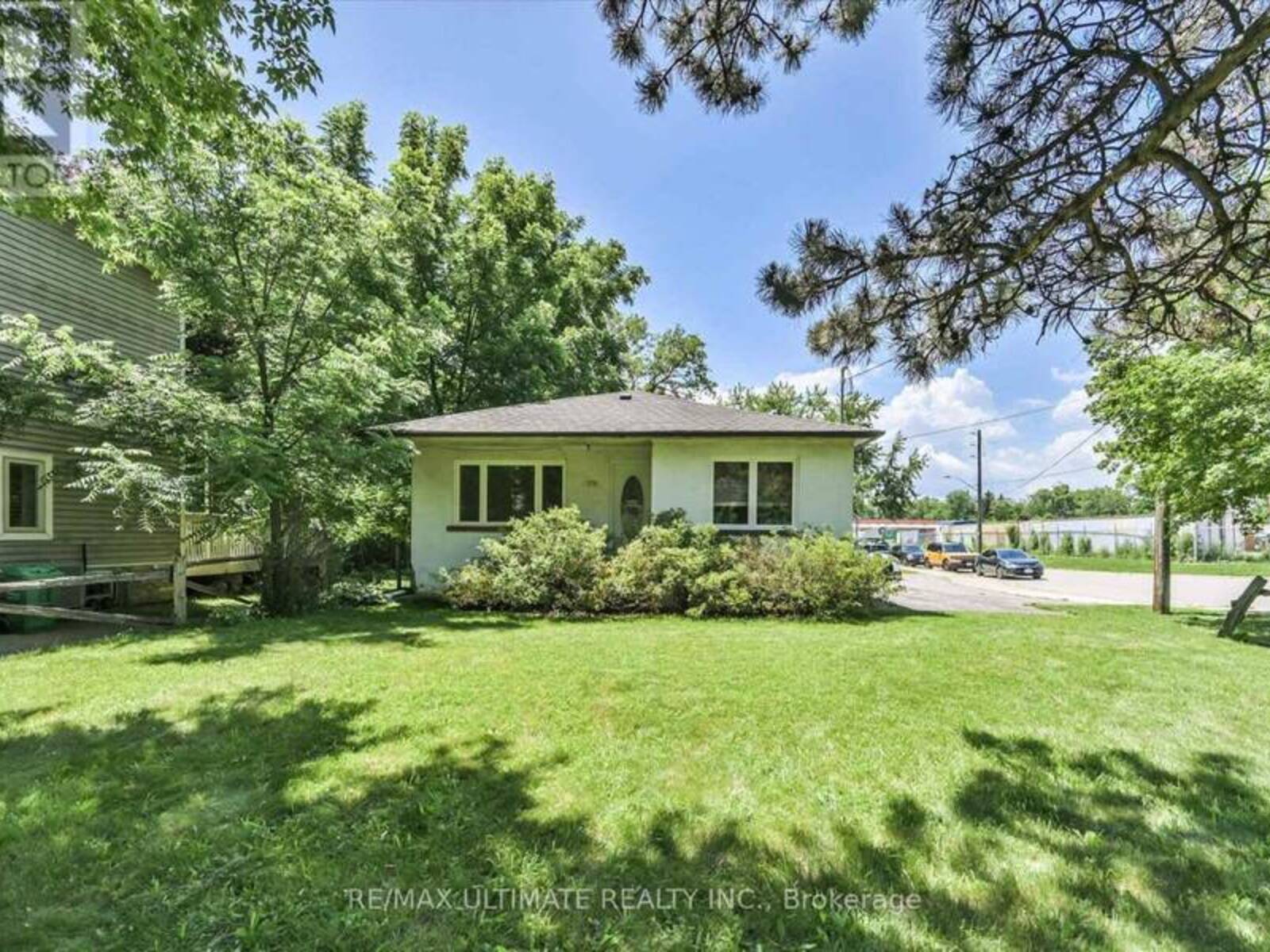 1076 DIXIE ROAD, Mississauga, Ontario L5E 2P4