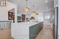 585 HOLGATE CIRCLE | Newmarket Ontario | Slide Image Ten
