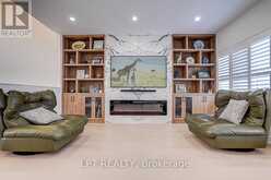 585 HOLGATE CIRCLE | Newmarket Ontario | Slide Image Sixteen