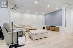 585 HOLGATE CIRCLE | Newmarket Ontario | Slide Image Thirty