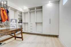 585 HOLGATE CIRCLE | Newmarket Ontario | Slide Image Thirty-eight