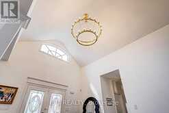 585 HOLGATE CIRCLE | Newmarket Ontario | Slide Image Five