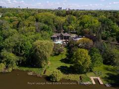 1510 PINETREE CRESCENT Mississauga Ontario, L5G 2S8