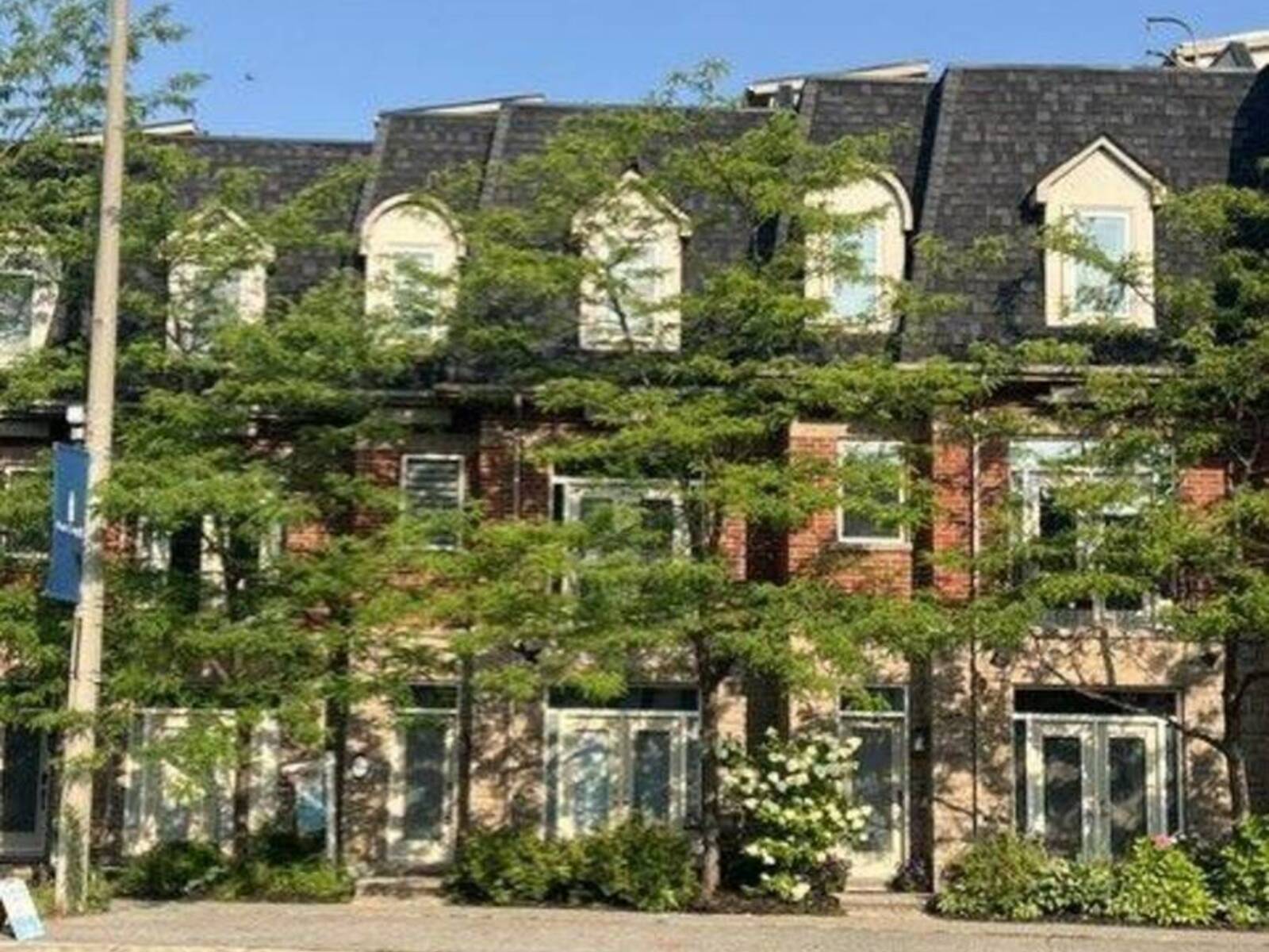 194 LAKESHORE ROAD W, Mississauga, Ontario L5H 1G6