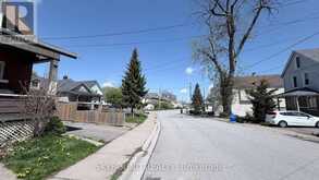 5113 ST LAWRENCE AVENUE | Niagara Falls Ontario | Slide Image Four