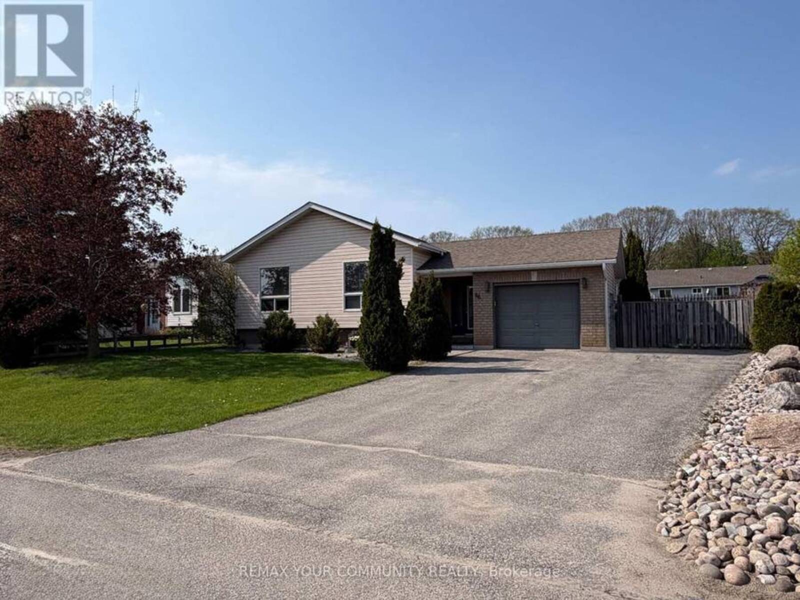86 OXLEY DRIVE, Penetanguishene, Ontario L9M 1W1