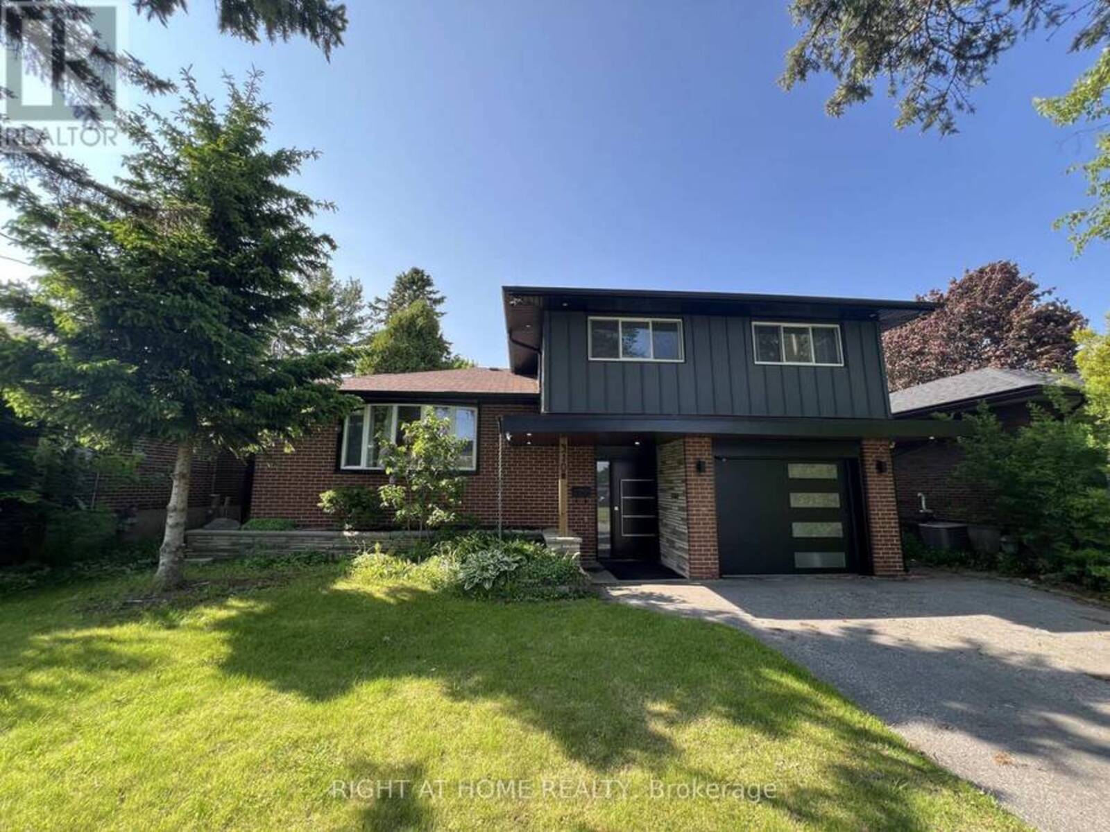 310 ADMIRAL ROAD, Oshawa, Ontario L1J 3A5