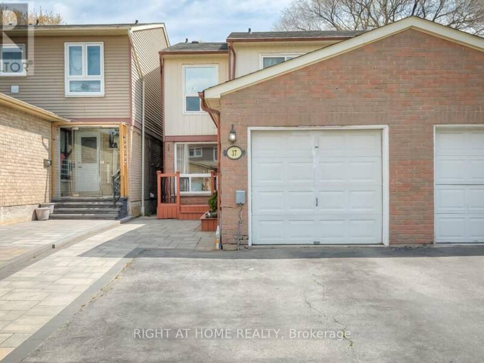 37 MCKNIGHT DRIVE, Toronto, Ontario M1B 2Z4