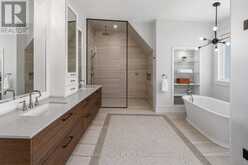 489 LAKESHORE ROAD W | Oakville Ontario | Slide Image Twenty