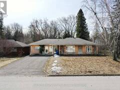 774 SUTHERLAND AVENUE Newmarket Ontario, L3Y 1G1