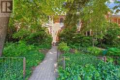 9 ROSE AVENUE | Toronto Ontario | Slide Image Three