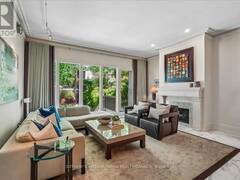 9 ROSE AVENUE Toronto Ontario, M4X 1N6