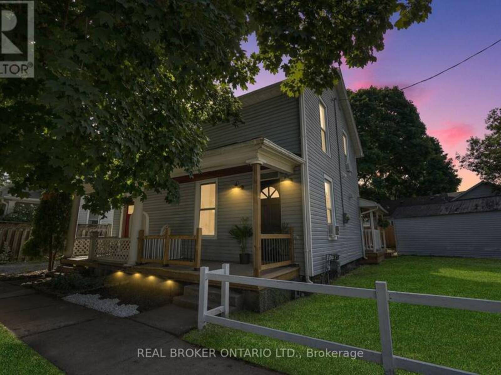 8 ELIZABETH STREET, St. Catharines, Ontario L2R 2L1