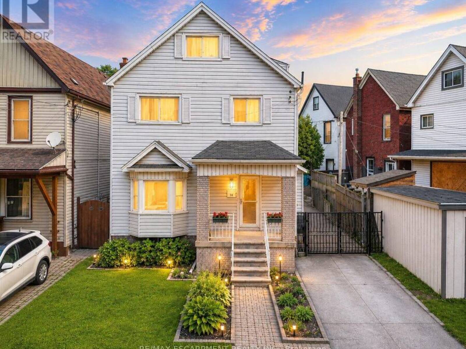 14 NIAGARA STREET, Hamilton, Ontario L8L 6A2