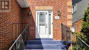 32 HODGINS AVENUE | Georgina Ontario | Slide Image Three