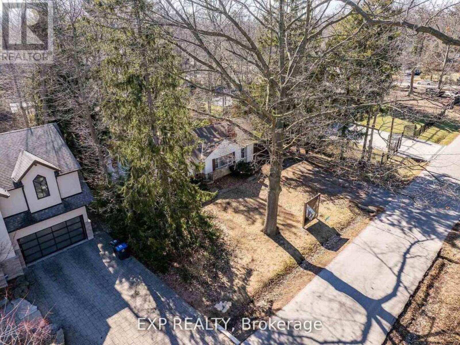 1252 MONA ROAD, Mississauga, Ontario L5G 3A1