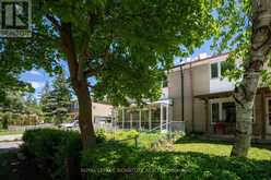 333 NEAL DRIVE | Richmond Hill Ontario | Slide Image Five
