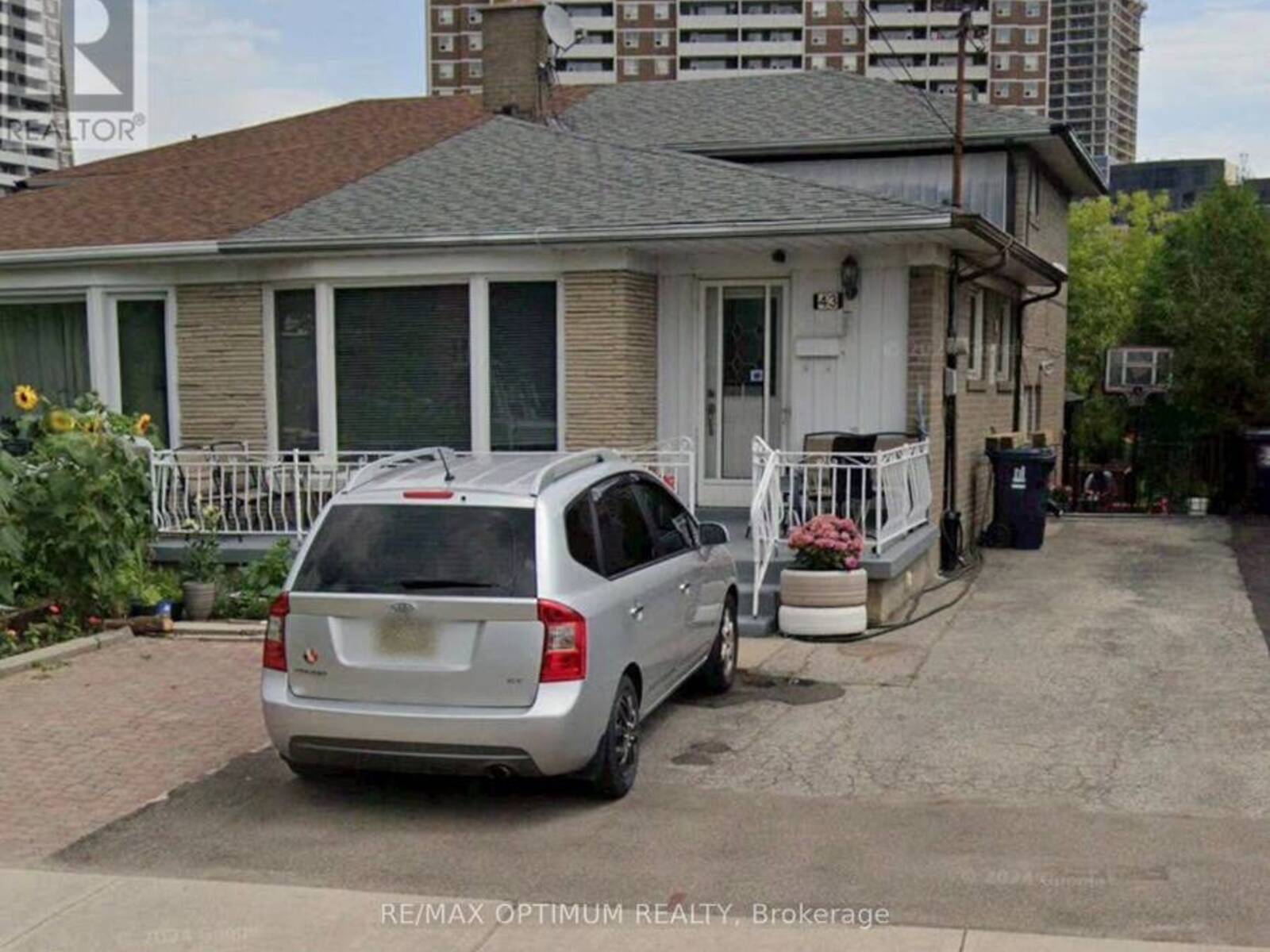 43 LINDYLOU ROAD, Toronto, Ontario M9M 2B1