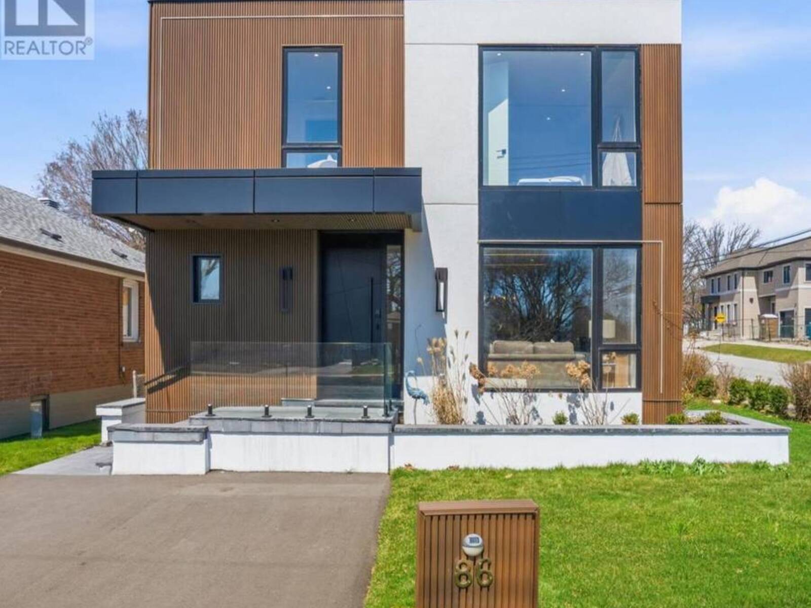 86 EDGECROFT ROAD, Toronto, Ontario M8Z 2C3