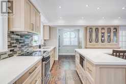 82 DERBY COURT | Newmarket Ontario | Slide Image Nine