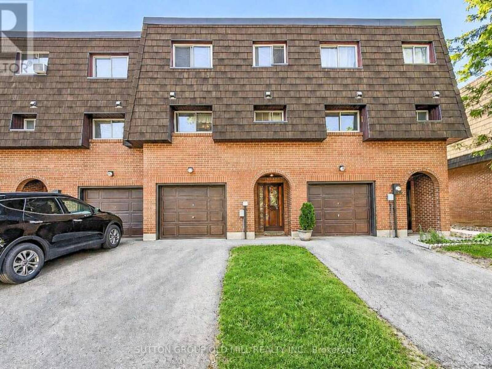 96 DARRAS COURT, Brampton, Ontario L6T 1W7