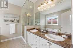 25 MANOR FOREST ROAD | East Gwillimbury Ontario | Slide Image Seventeen