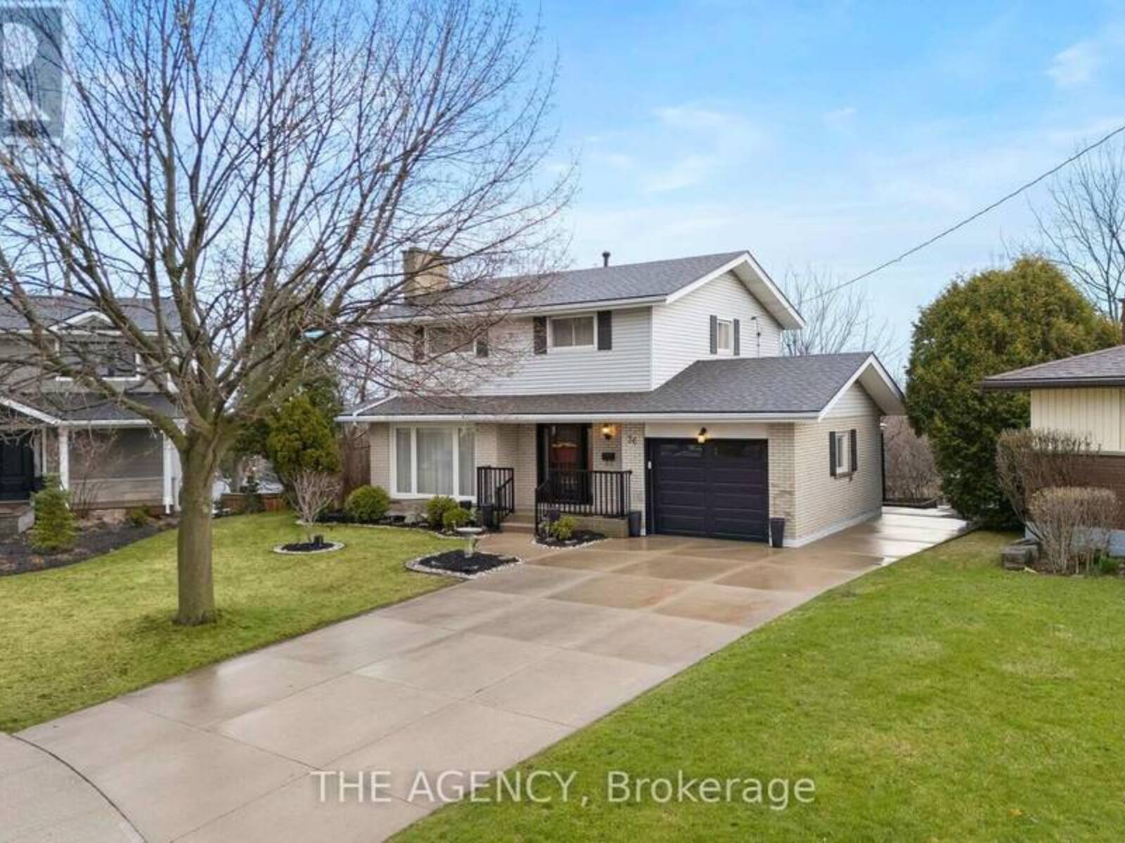 36 BUCKINGHAM DRIVE, Hamilton, Ontario L9C 2G5