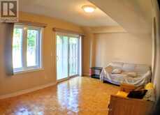 38 - 9133 BAYVIEW AVENUE | Richmond Hill Ontario | Slide Image Nineteen