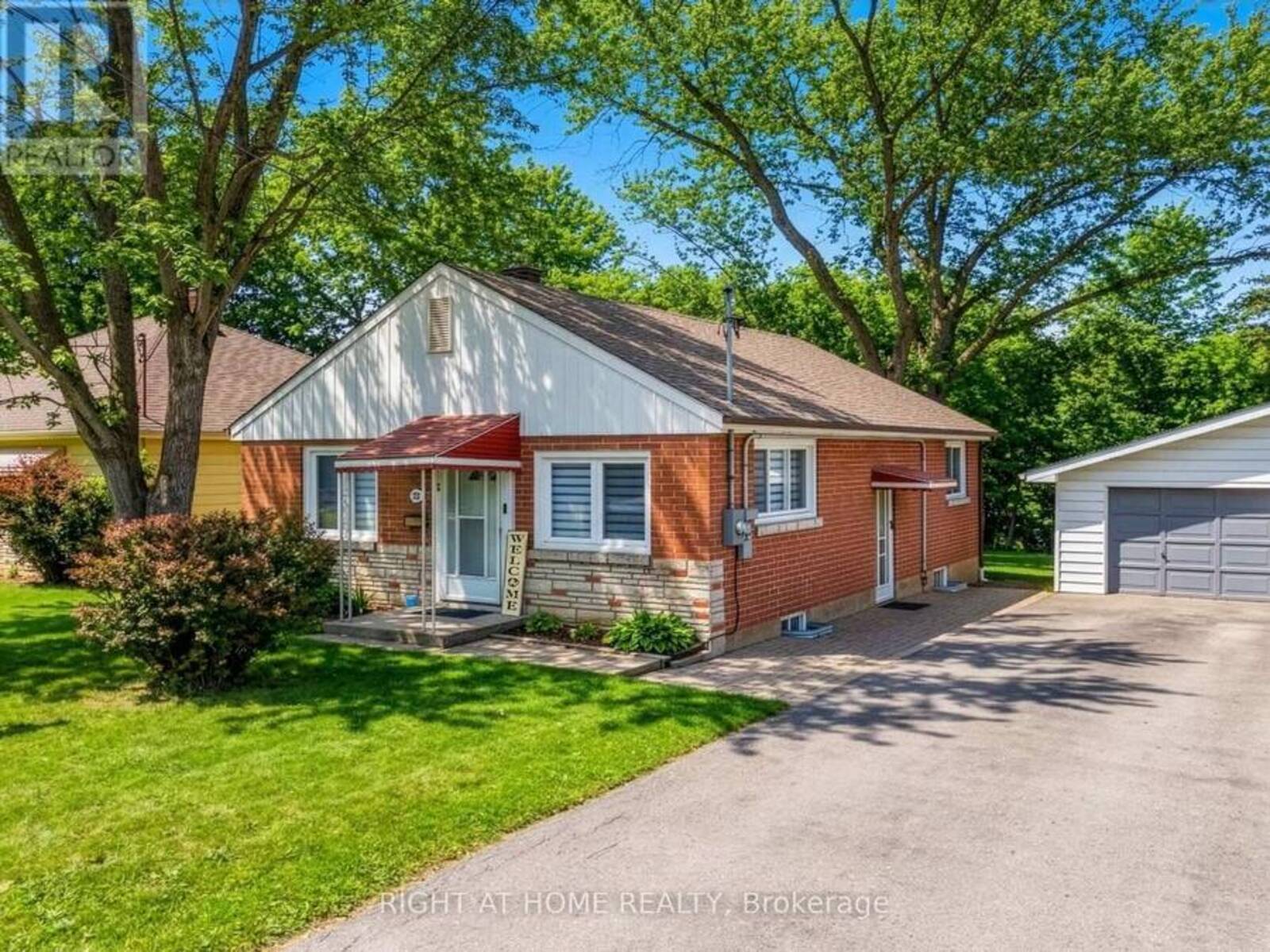 735 SRIGLEY STREET, Newmarket, Ontario L3Y 1X6