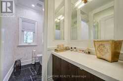 99 NAUGHTON DRIVE | Richmond Hill Ontario | Slide Image Thirteen