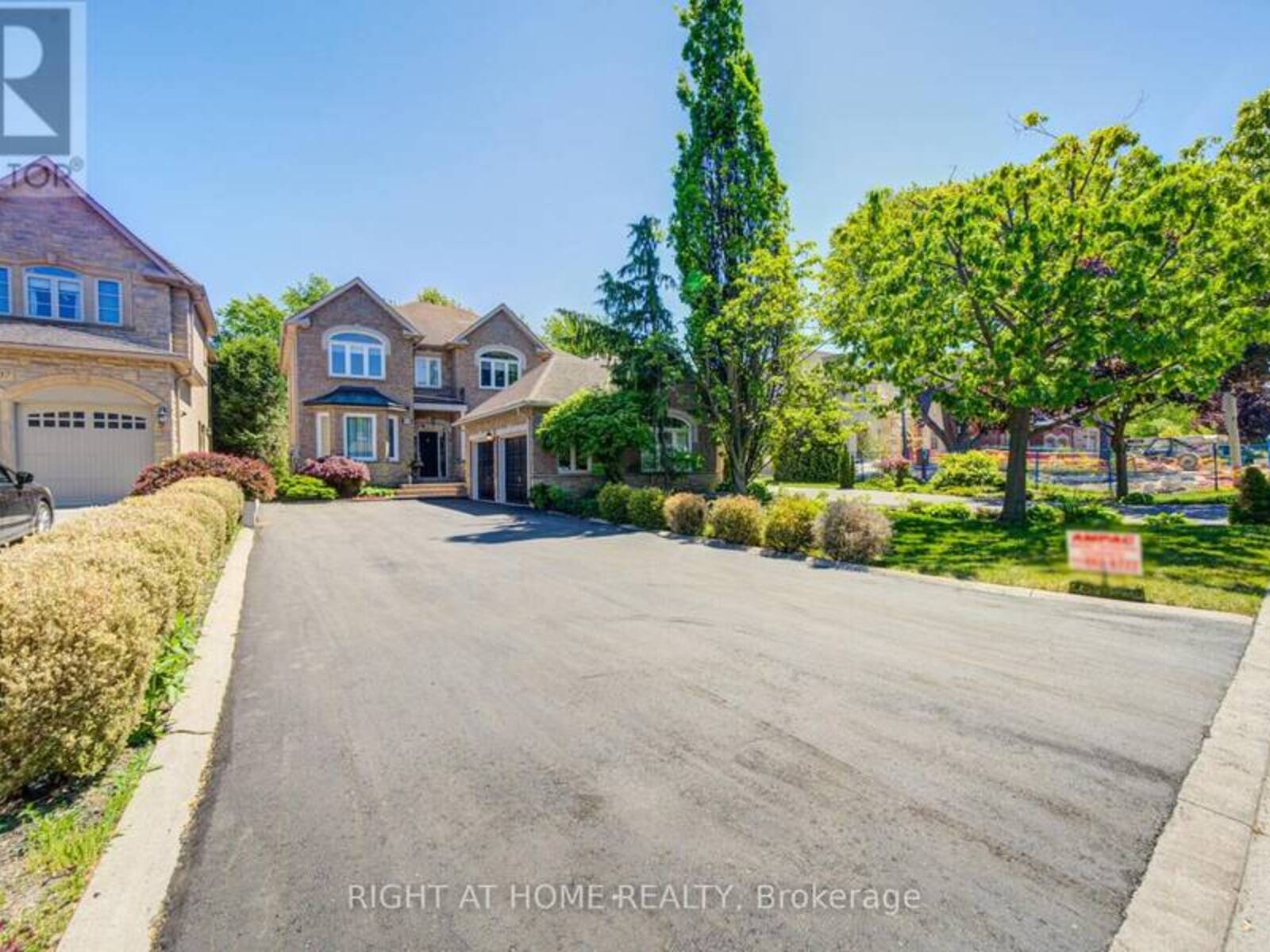 99 NAUGHTON DRIVE, Richmond Hill, Ontario L4C 8B3