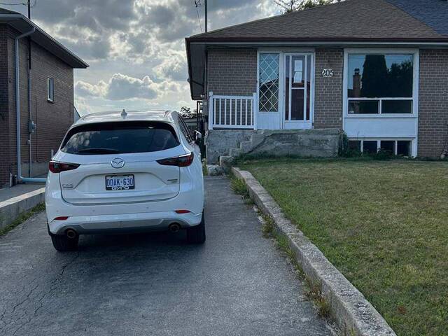 205 ST LUCIE DRIVE Toronto Ontario, M9M 1T4 - 7 Bedrooms Home For Sale