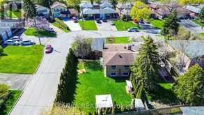 24 FRIAR TUCK ROAD | Markham Ontario | Slide Image Seven