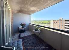 1011 - 40 WILLIAM ROE BOULEVARD | Newmarket Ontario | Slide Image Sixteen