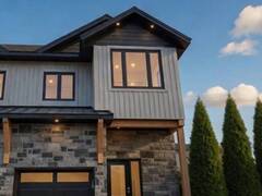 24 ROSE AVENUE Orillia Ontario, L3V 6B4