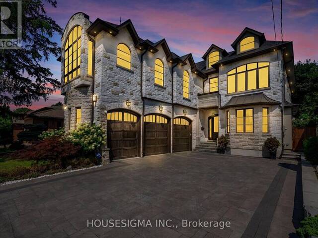 102 OXFORD STREET Richmond Hill Ontario, L4C 4L5 - 6 Bedrooms Home For Sale